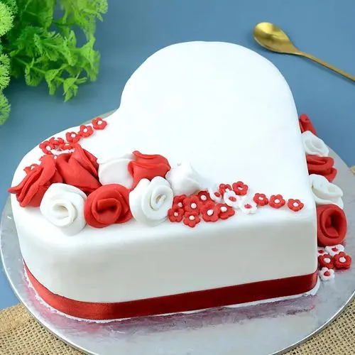 Strawberry Heart Shape Cake – Hot Breads