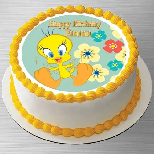 Hatching Tweety Bird Cake 🐣 This is definitely one of my favorite  character cakes I've made so far. Pretty simple design and easy to... |  Instagram