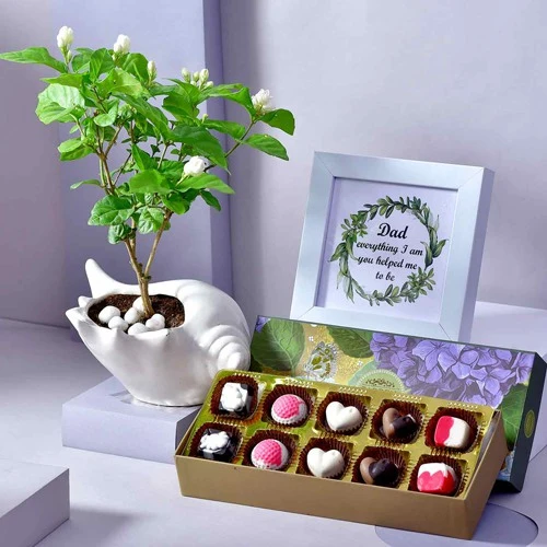 Order Chocolate Box Of Luck Combo Online, Price Rs.2195